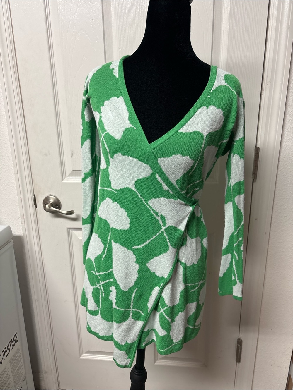 ⸻

💚 Diane von Furstenberg for Target Green Wrap Sweater Dress XS 💚